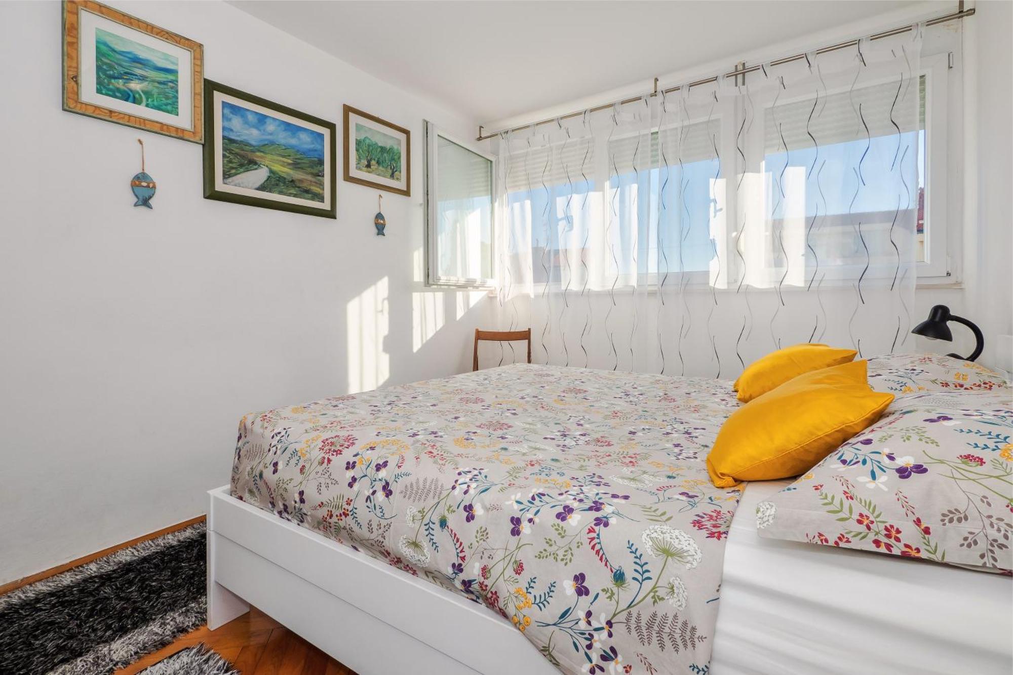 Sunny 1bd Near Firule - Balcony & Peaceful Leilighet